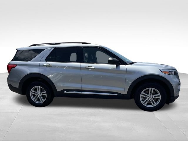Certified 2023 Ford Explorer XLT w/ Equipment Group 202A AWD/4WD image 2