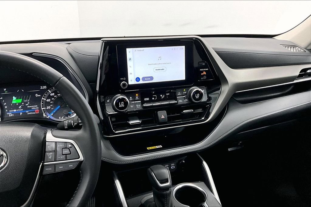 Used 2024 Toyota Highlander XLE image 8