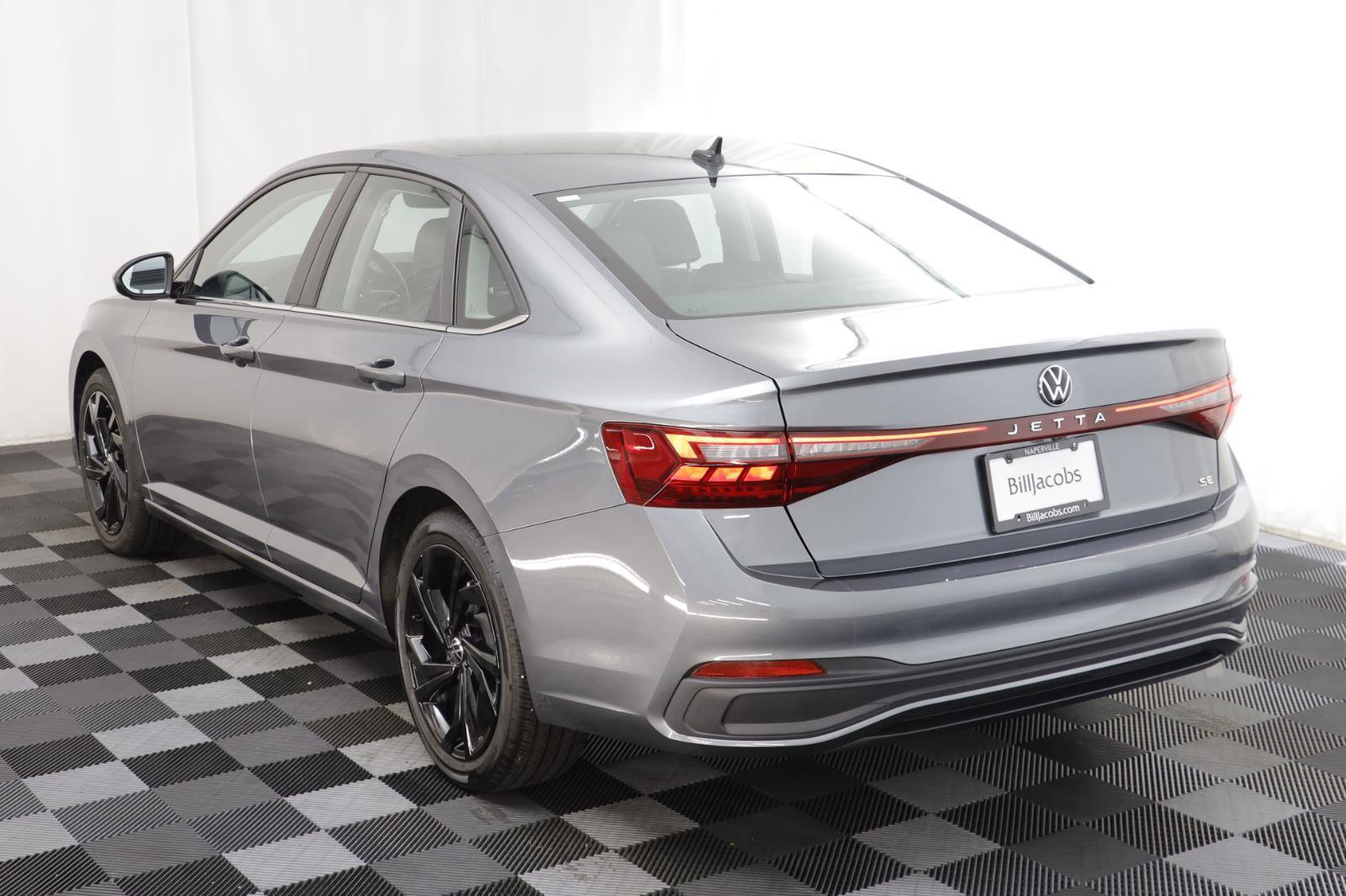 Used 2025 Volkswagen Jetta SE w/ Black Wheel Package image 15