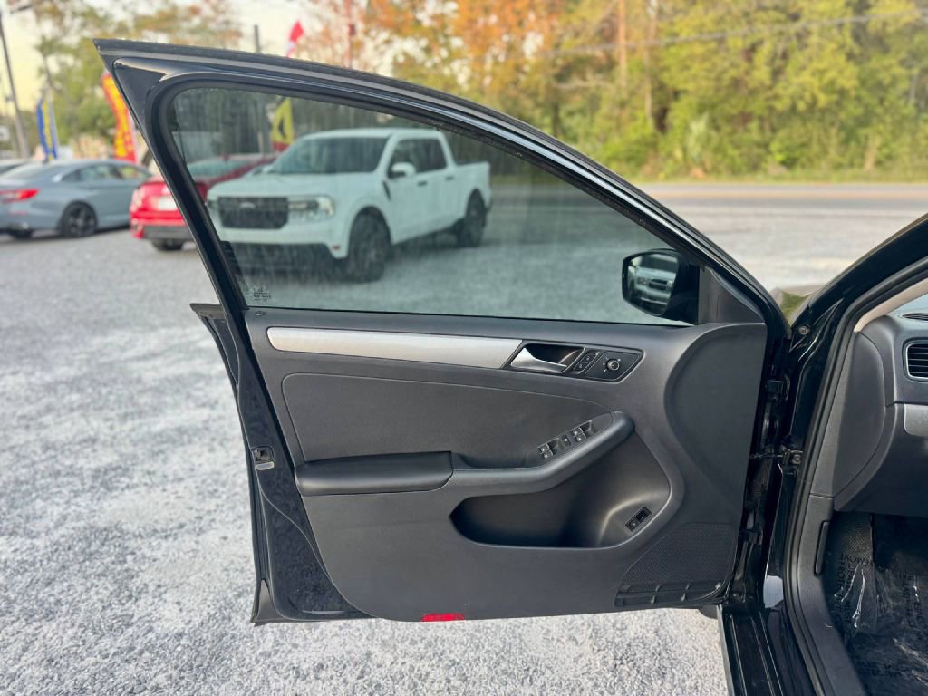 Used 2015 Volkswagen Jetta SE FWD image 8