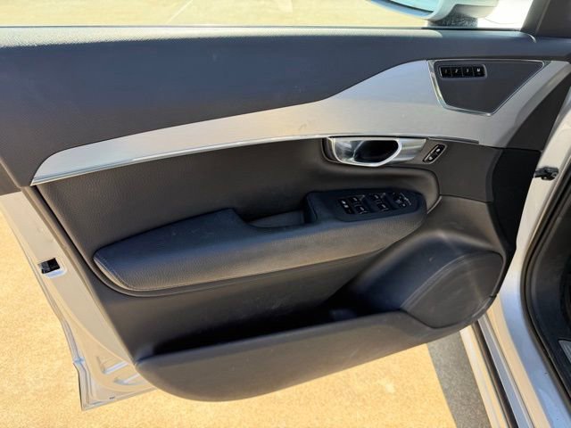 Used 2017 Volvo XC90 T6 Momentum w/ Vision Package image 9