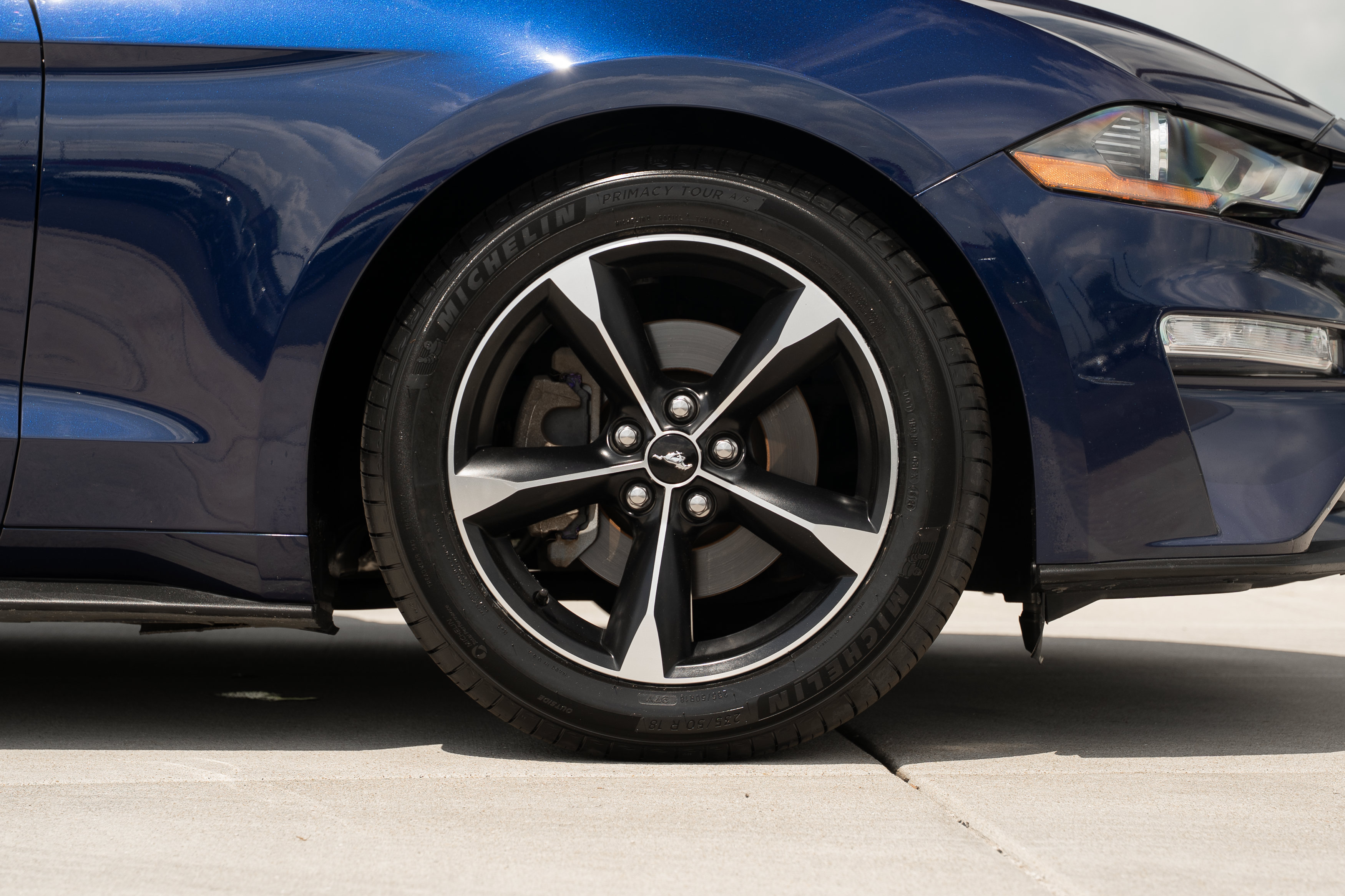 Used 2018 Ford Mustang Coupe w/ Equipment Group 101A RWD image 32