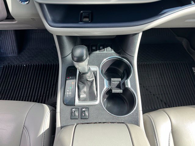 Used 2019 Toyota Highlander XLE AWD/4WD image 29