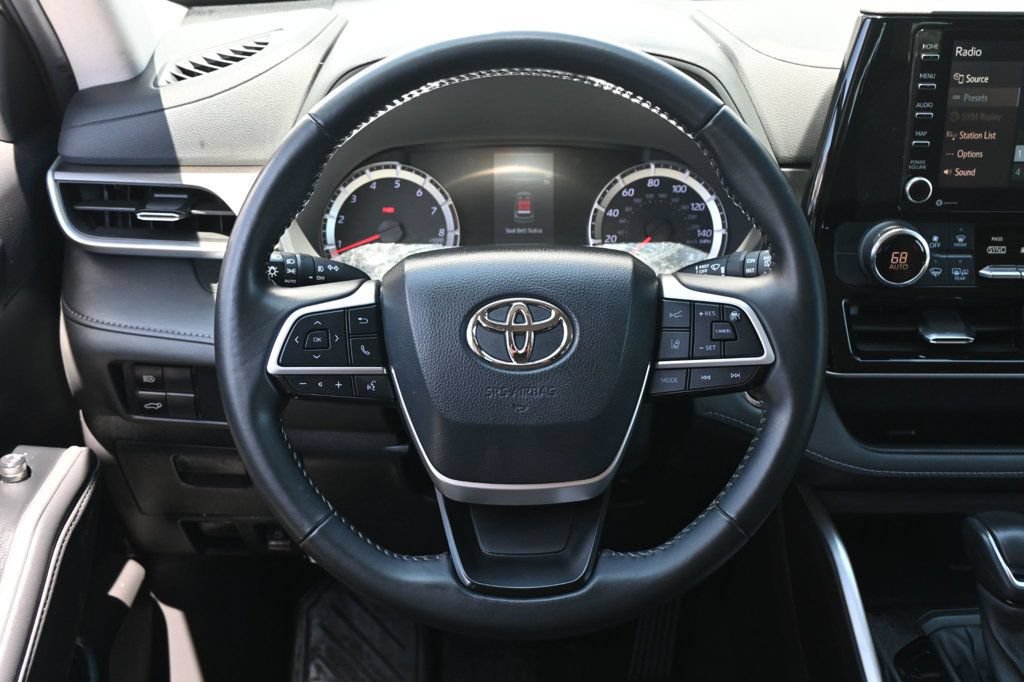 Used 2022 Toyota Highlander LE FWD image 9