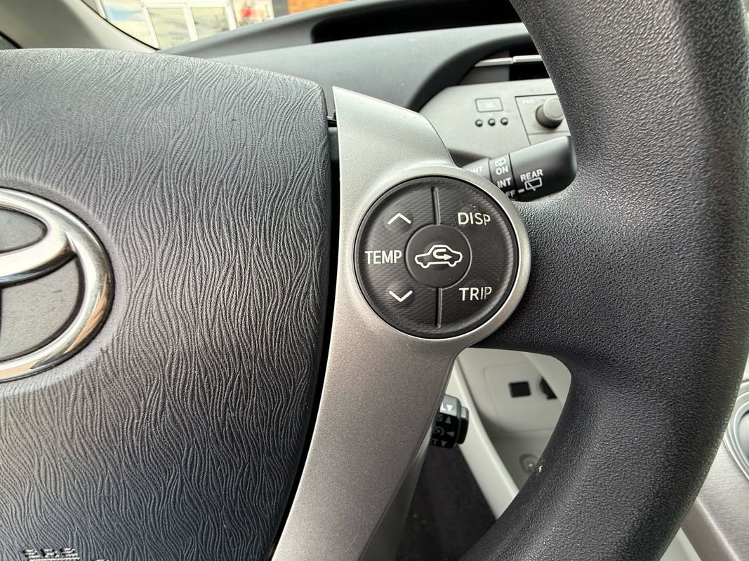 Used 2015 Toyota Prius Three image 29