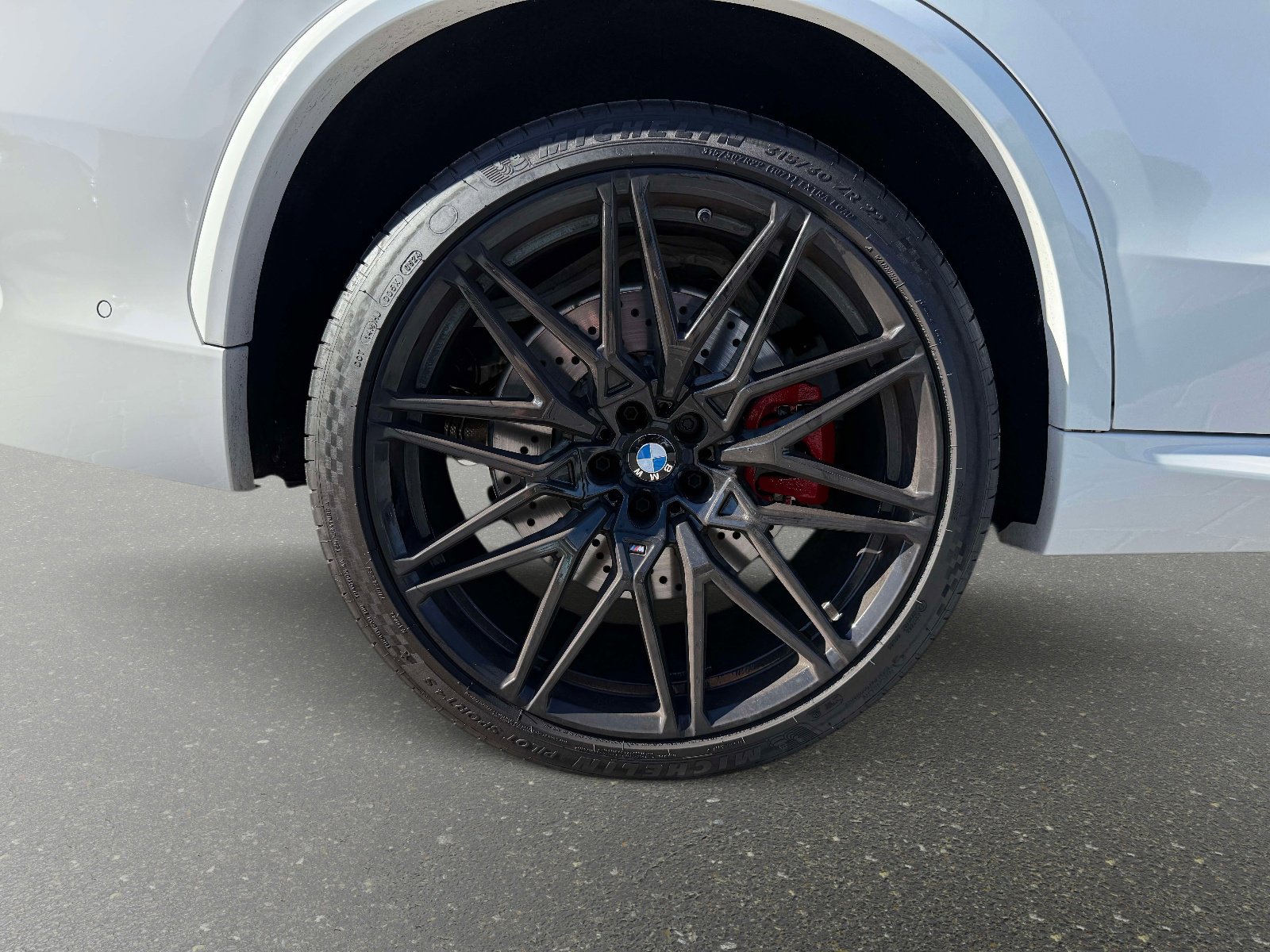 Used 2025 BMW X5 M Competition w/ Executive Package image 19