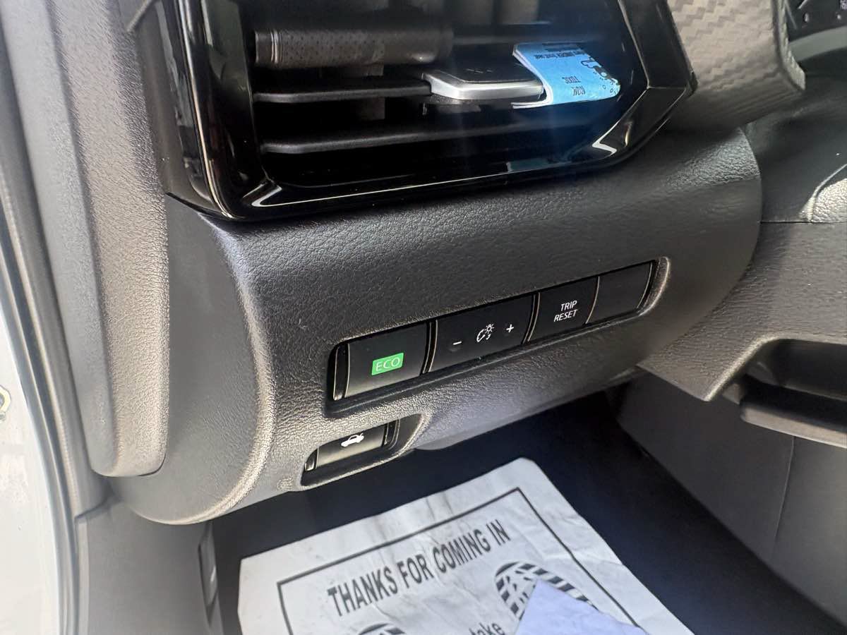 Used 2024 Nissan Sentra SV FWD image 18