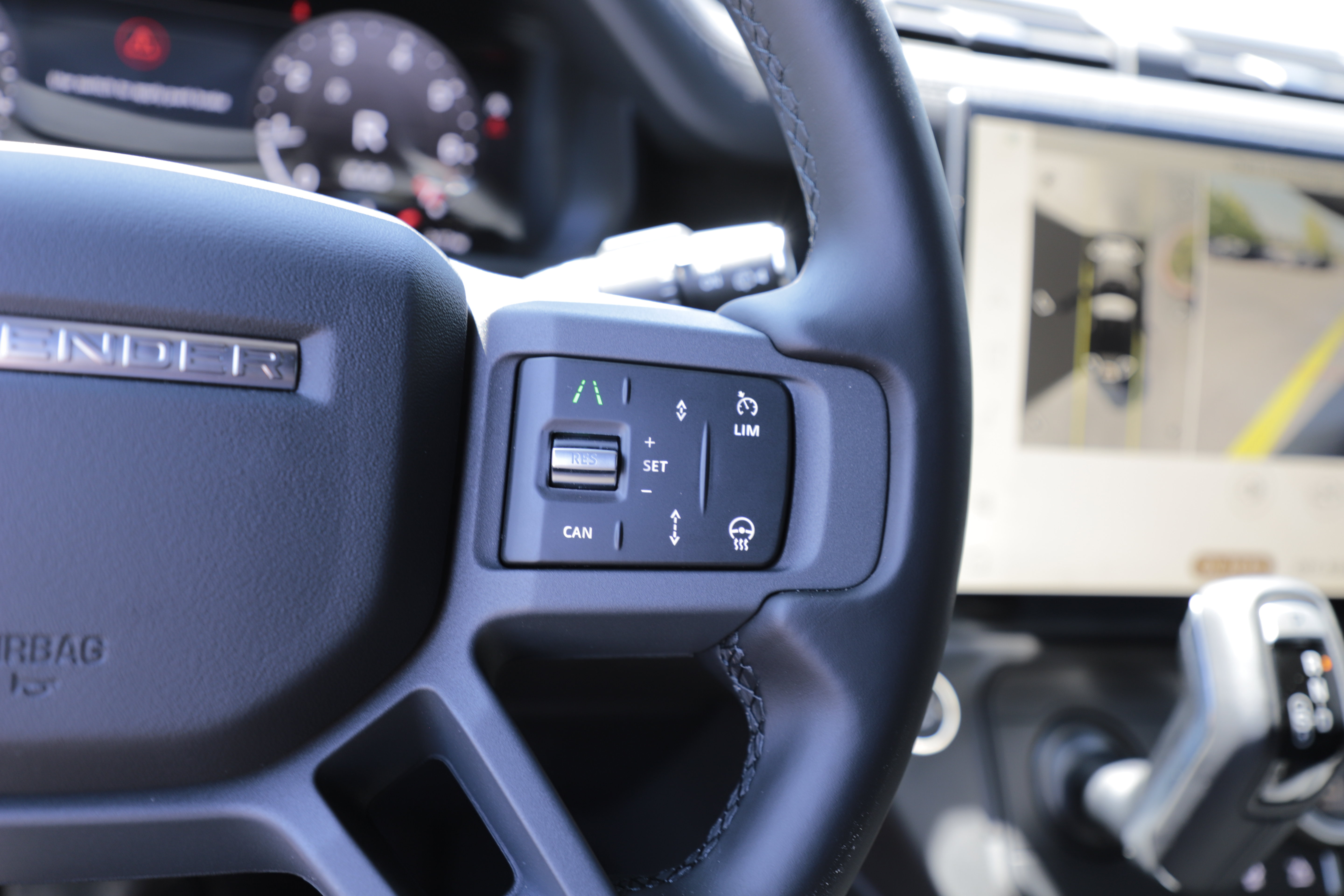 New 2026 Land Rover Defender 90 X-Dynamic SE AWD/4WD image 17