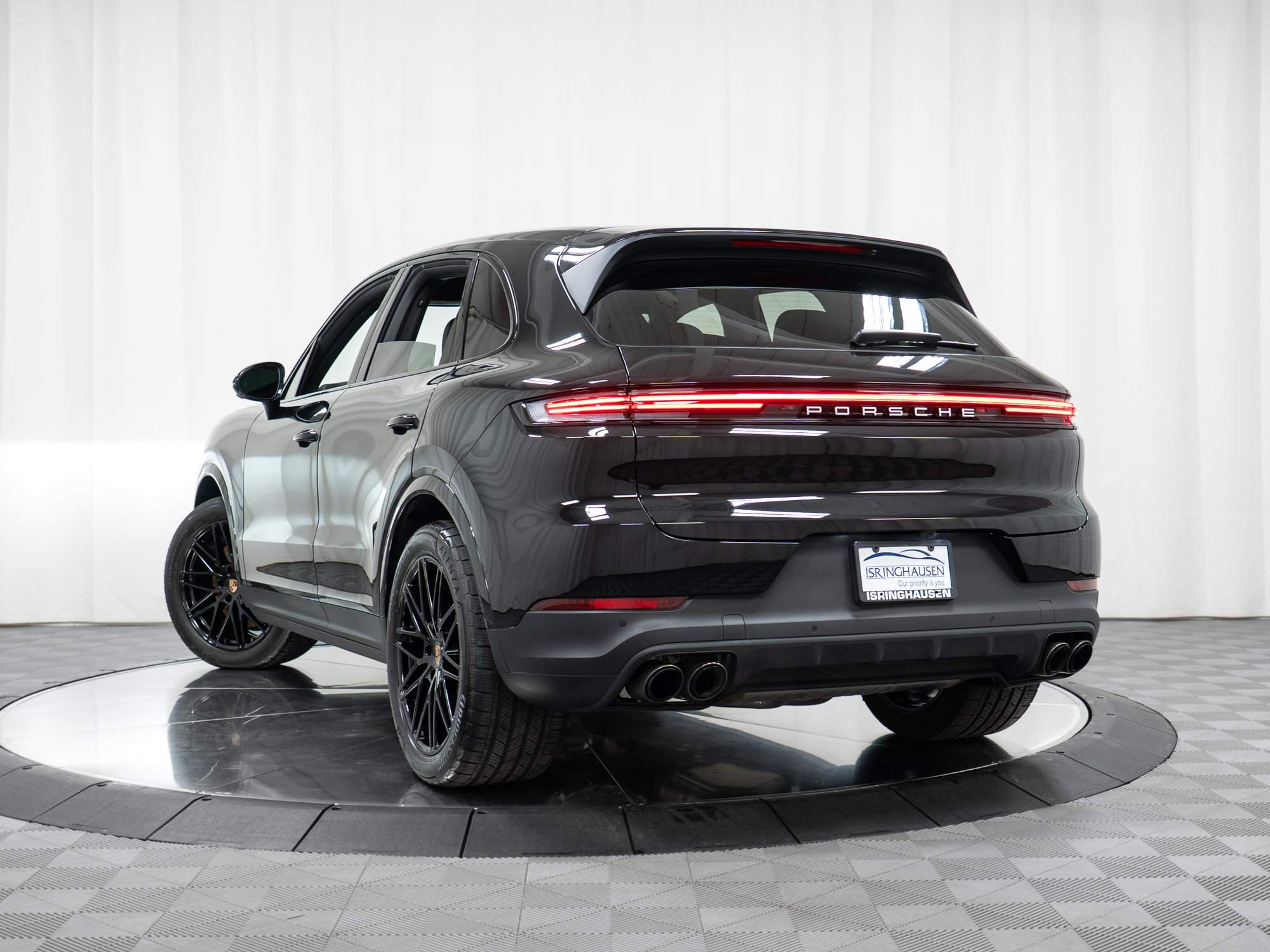 Used 2026 Porsche Cayenne AWD/4WD image 33