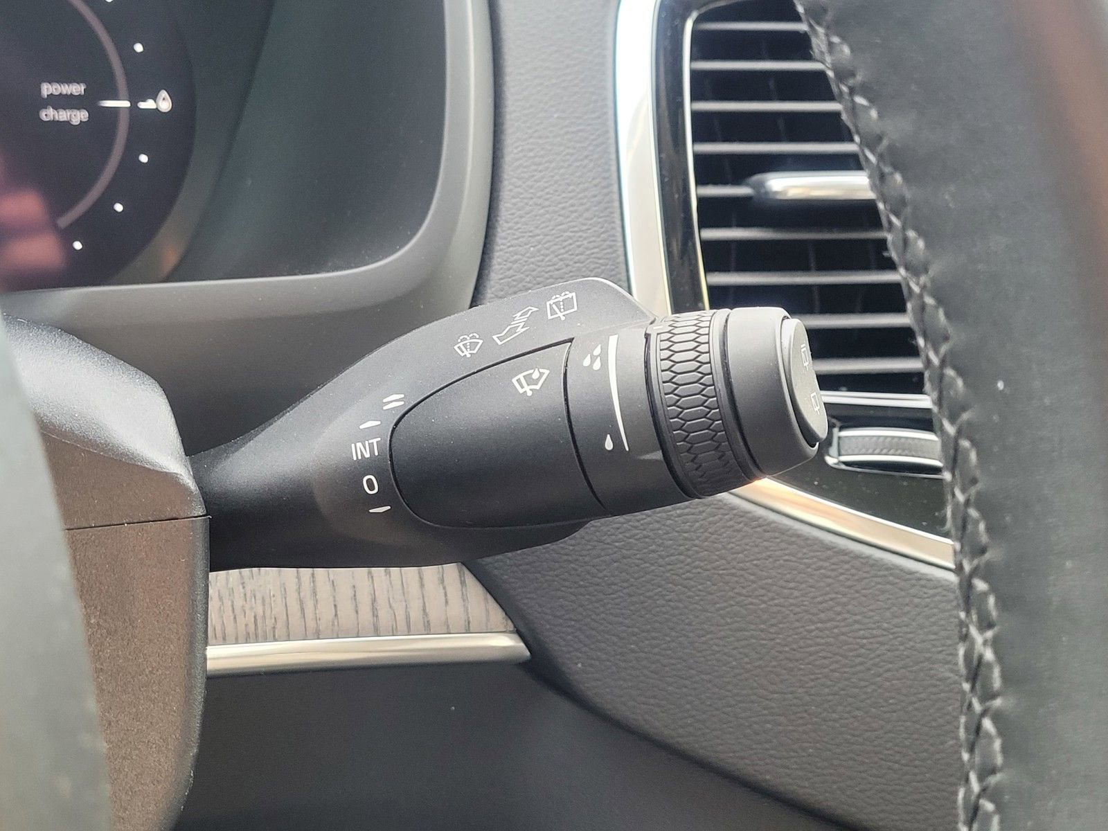 Certified 2024 Volvo XC90 T8 Ultimate w/ Protection Package Premier image 22