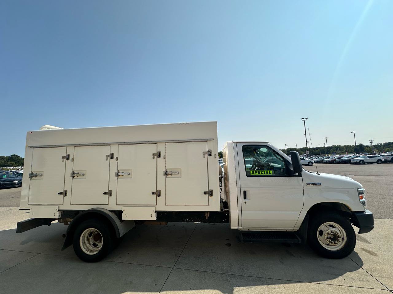 Used 2018 Ford E-450 and Econoline 450 Super Duty w/ Power Windows & Locks Group RWD image 4