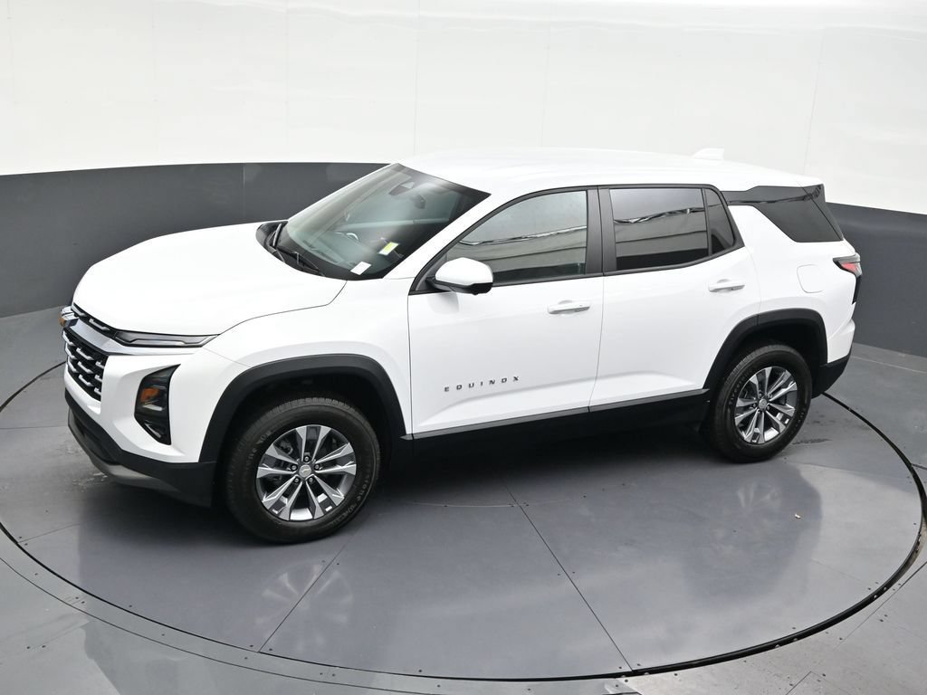 Used 2026 Chevrolet Equinox LT w/ Safety and Technology Package FWD image 23