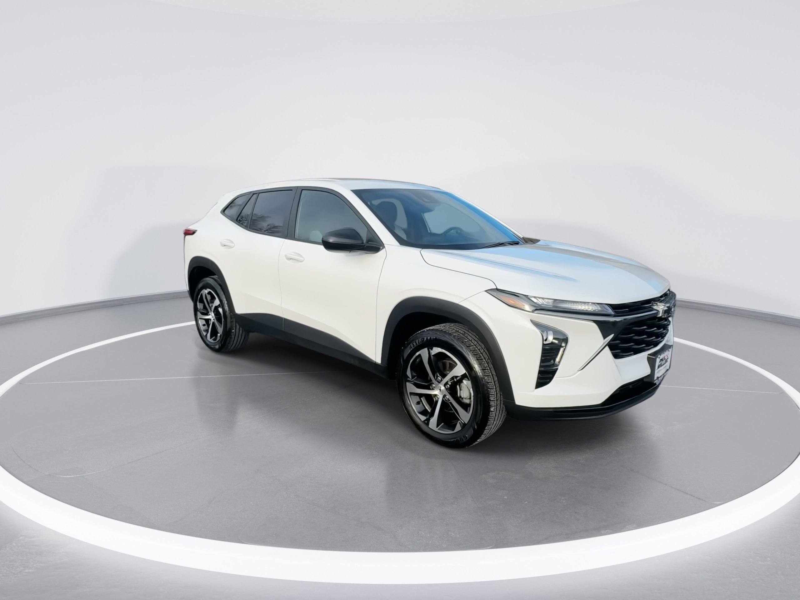 Used 2024 Chevrolet Trax RS w/ Driver Confidence Package image 2