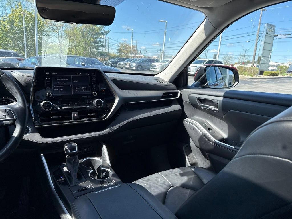 Used 2021 Toyota Highlander XLE AWD/4WD image 23