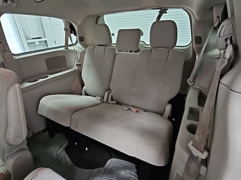 Used 2013 Dodge Grand Caravan SE image 24