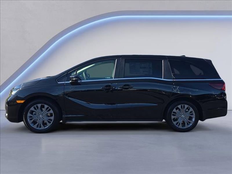 New 2026 Honda Odyssey Touring image 3