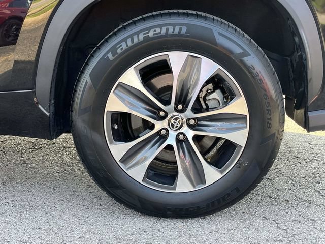 Used 2022 Toyota Highlander XLE FWD image 11