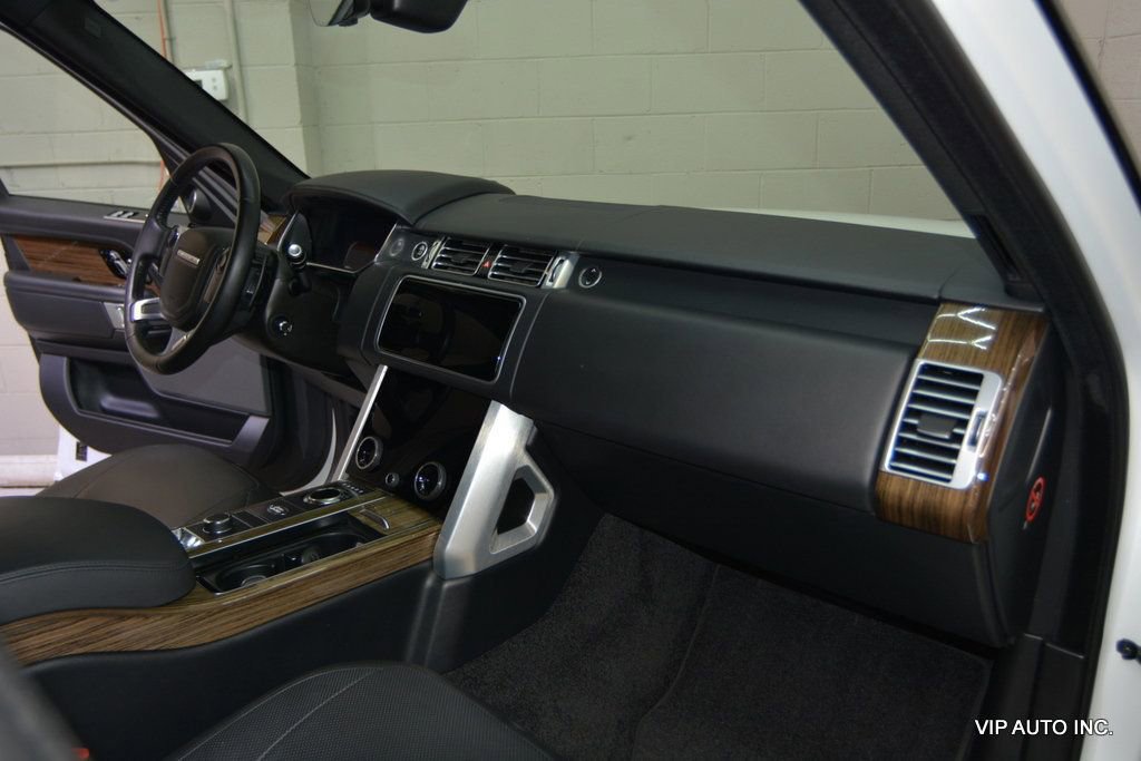Used 2018 Land Rover Range Rover HSE image 12