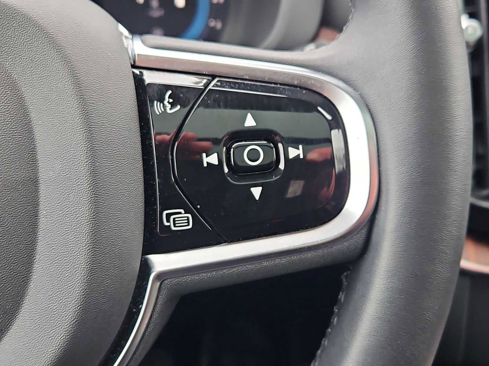 Used 2023 Volvo XC60 B5 Plus w/ Climate Package image 28