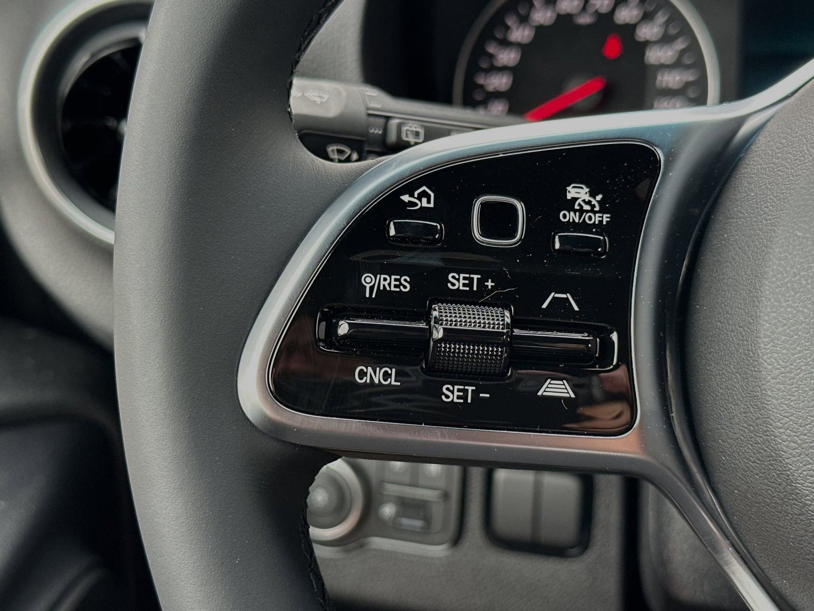 Used 2024 Mercedes-Benz Sprinter 2500 image 27