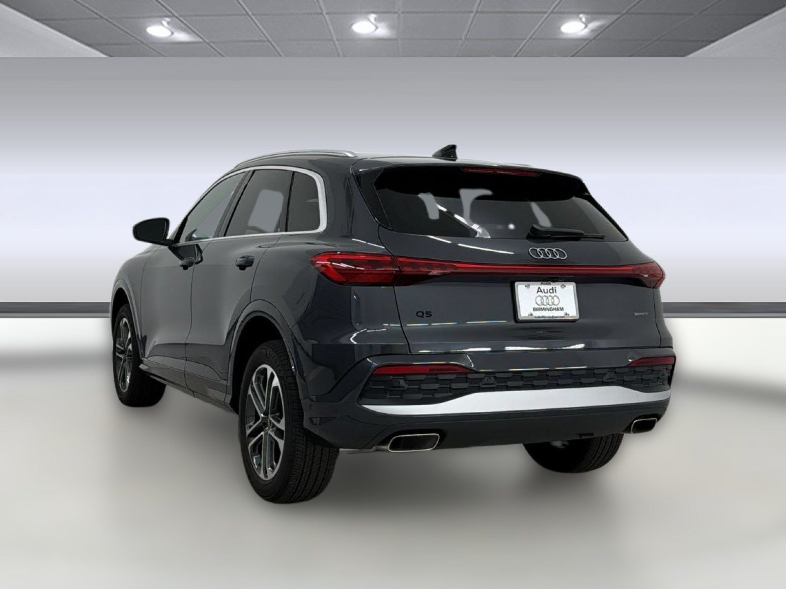 Used 2025 Audi Q5 Premium Plus w/ Premium Plus AWD/4WD image 3