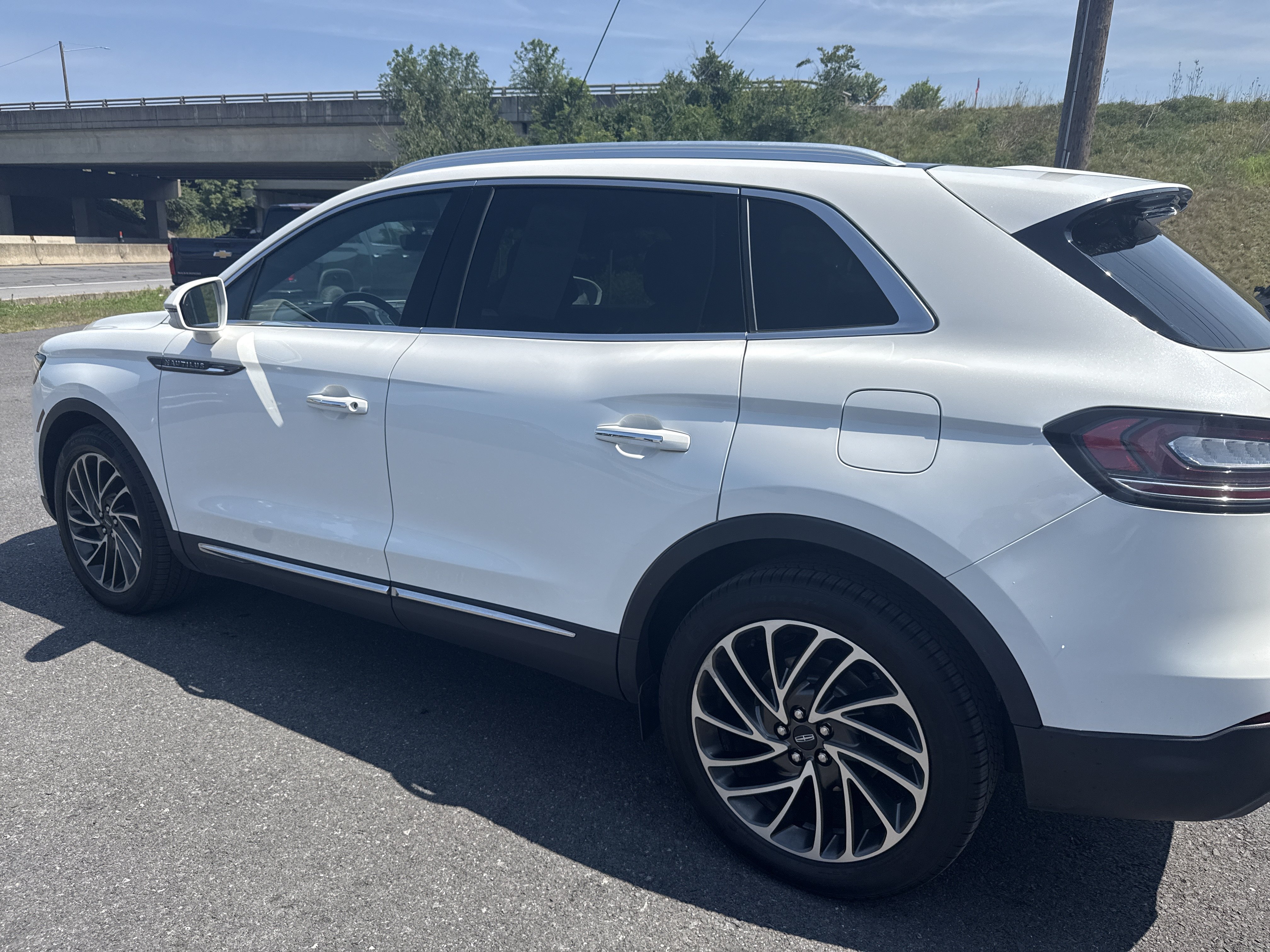 Used 2020 Lincoln Nautilus Reserve AWD/4WD image 3