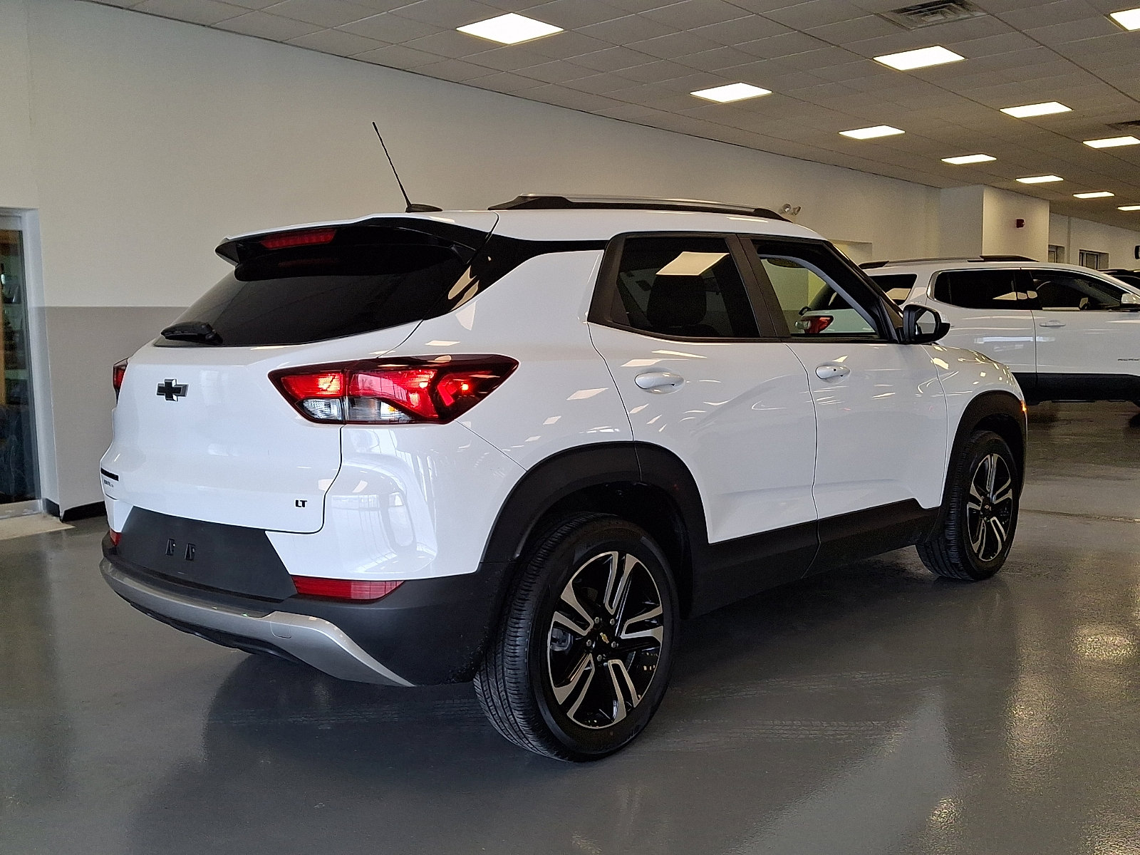 Certified 2022 Chevrolet TrailBlazer LT w/ LPO, Blackout Package image 6