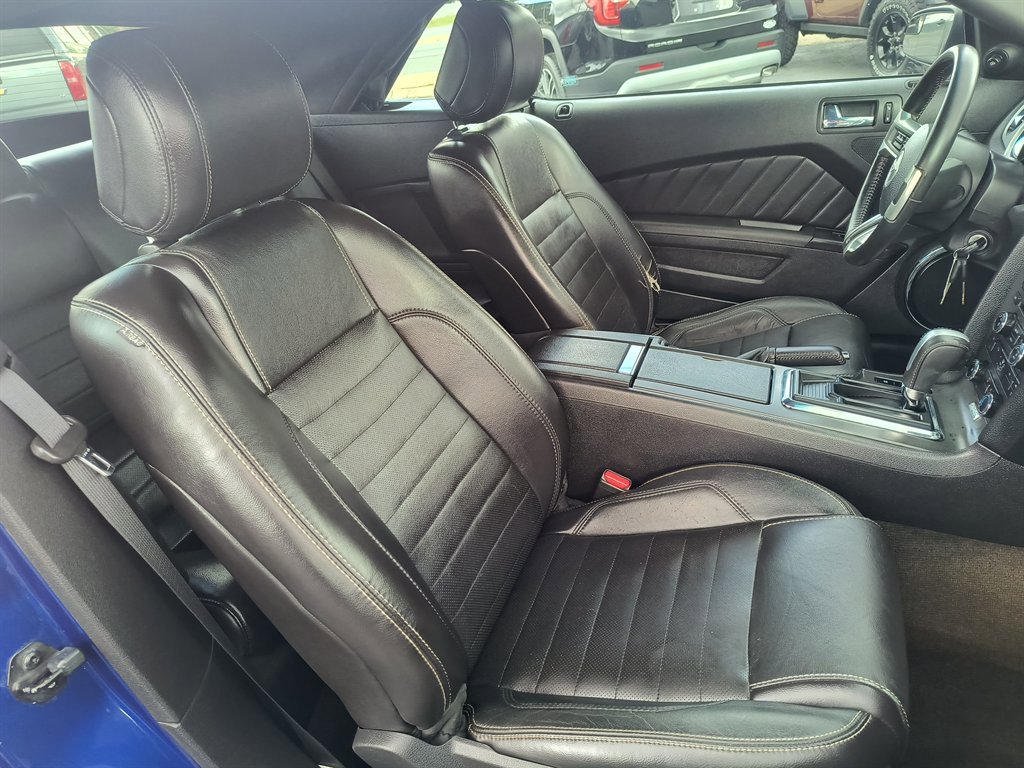 Used 2013 Ford Mustang Premium image 36