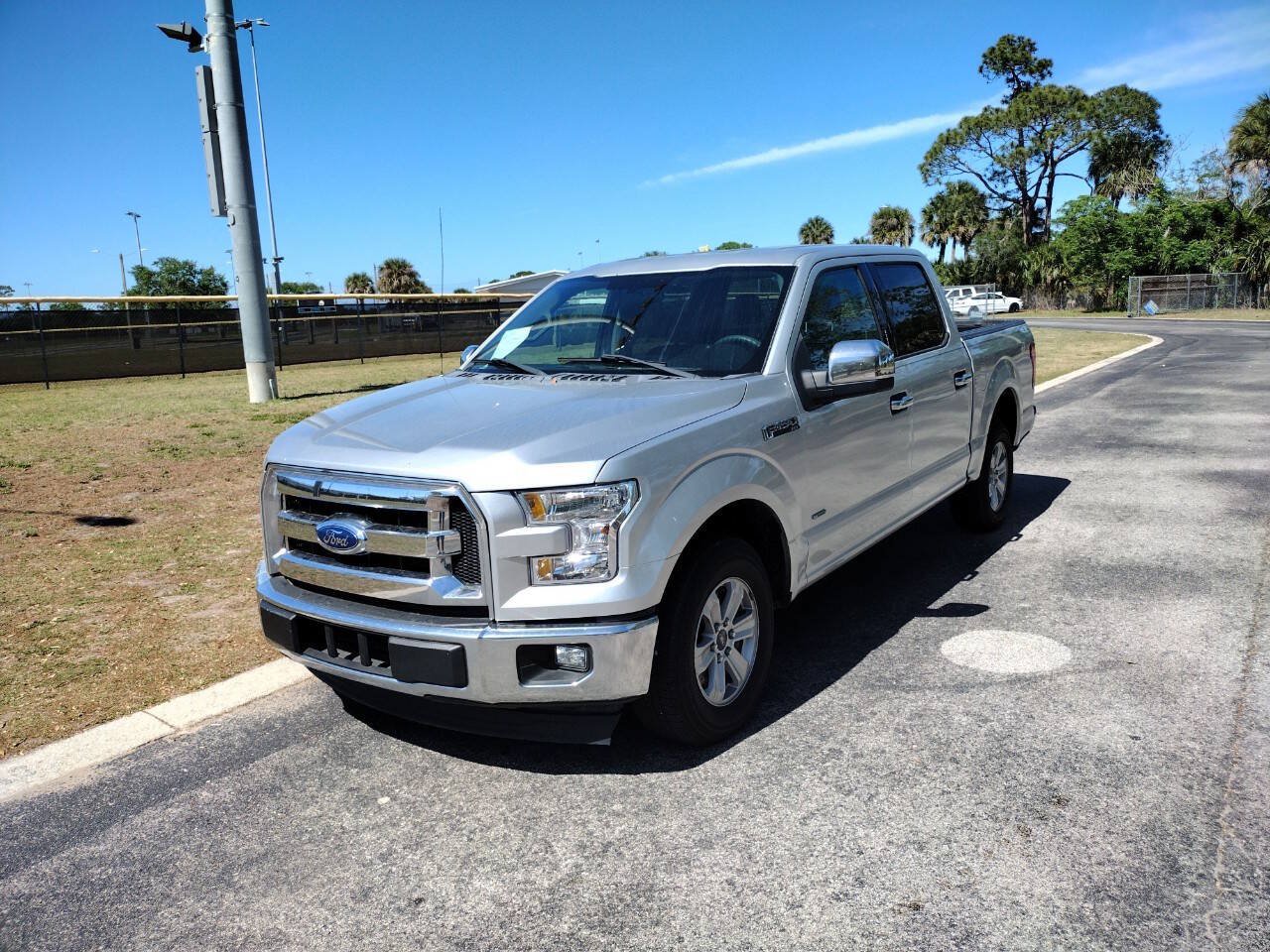 Used 2015 Ford F150 XLT RWD image 3