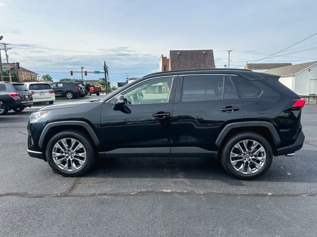 Used 2019 Toyota RAV4 XLE Premium w/ Cold Weather Package AWD/4WD image 4