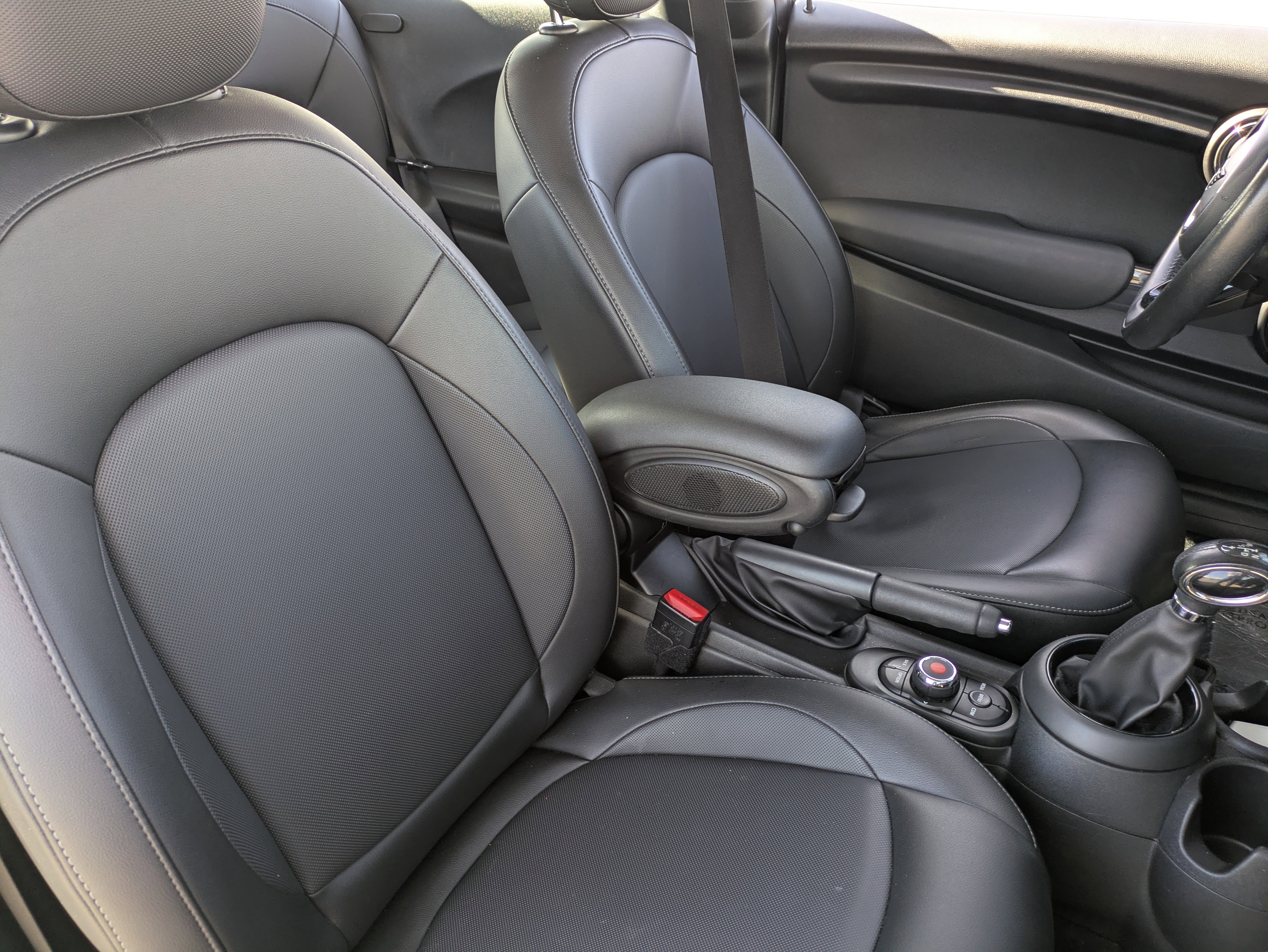 Used 2019 MINI Cooper 2-Door Hardtop image 11