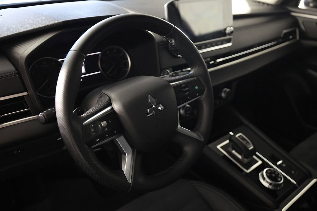 Used 2022 Mitsubishi Outlander SE image 20