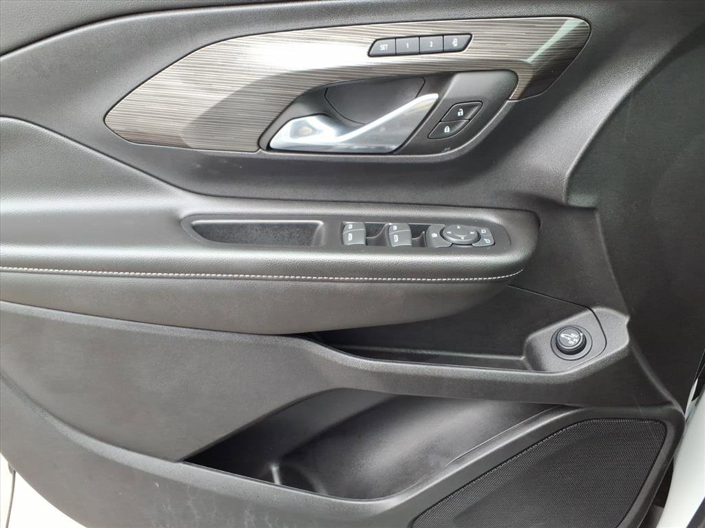 Used 2024 GMC Terrain SLT image 23