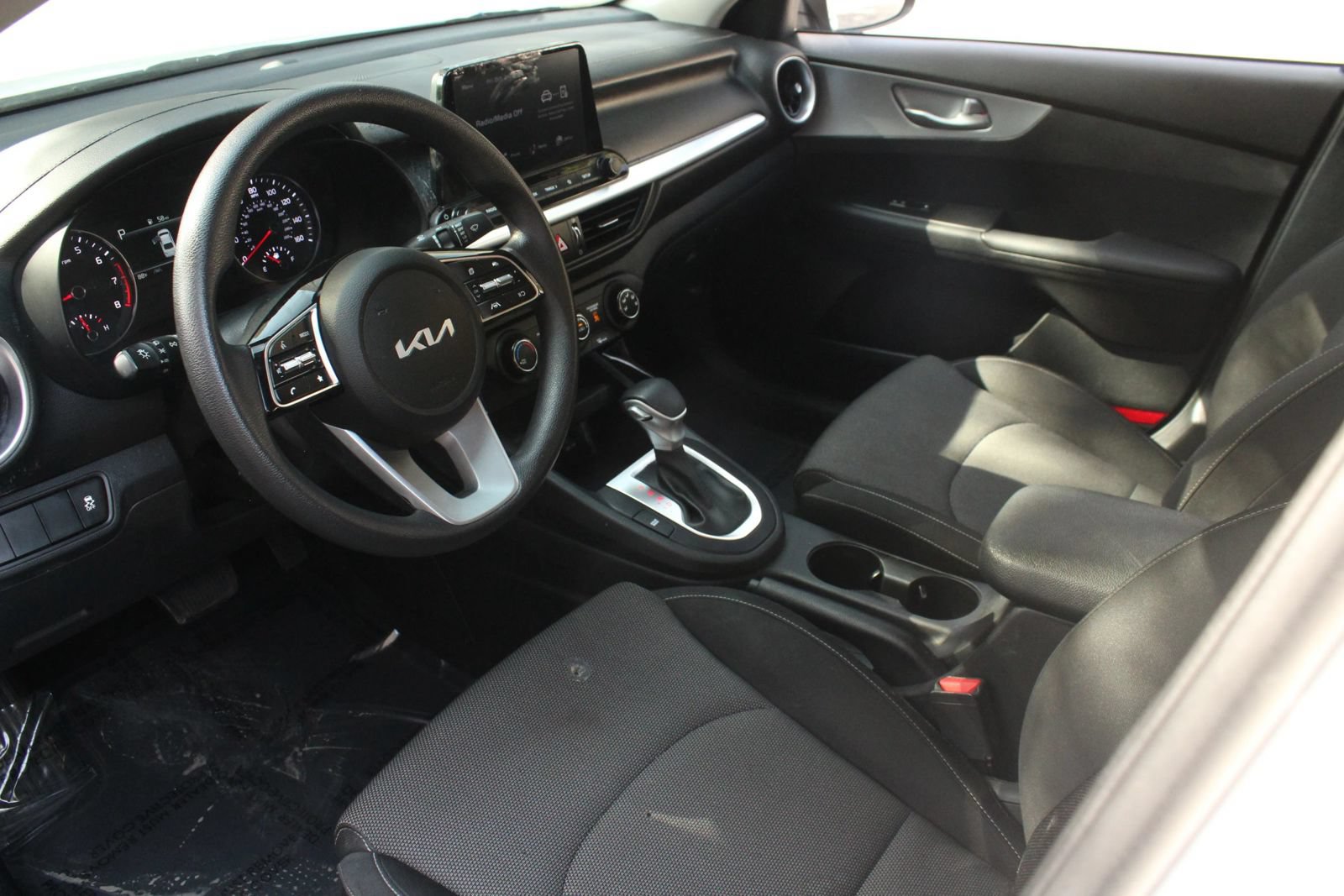 Used 2022 Kia Forte LXS FWD image 12