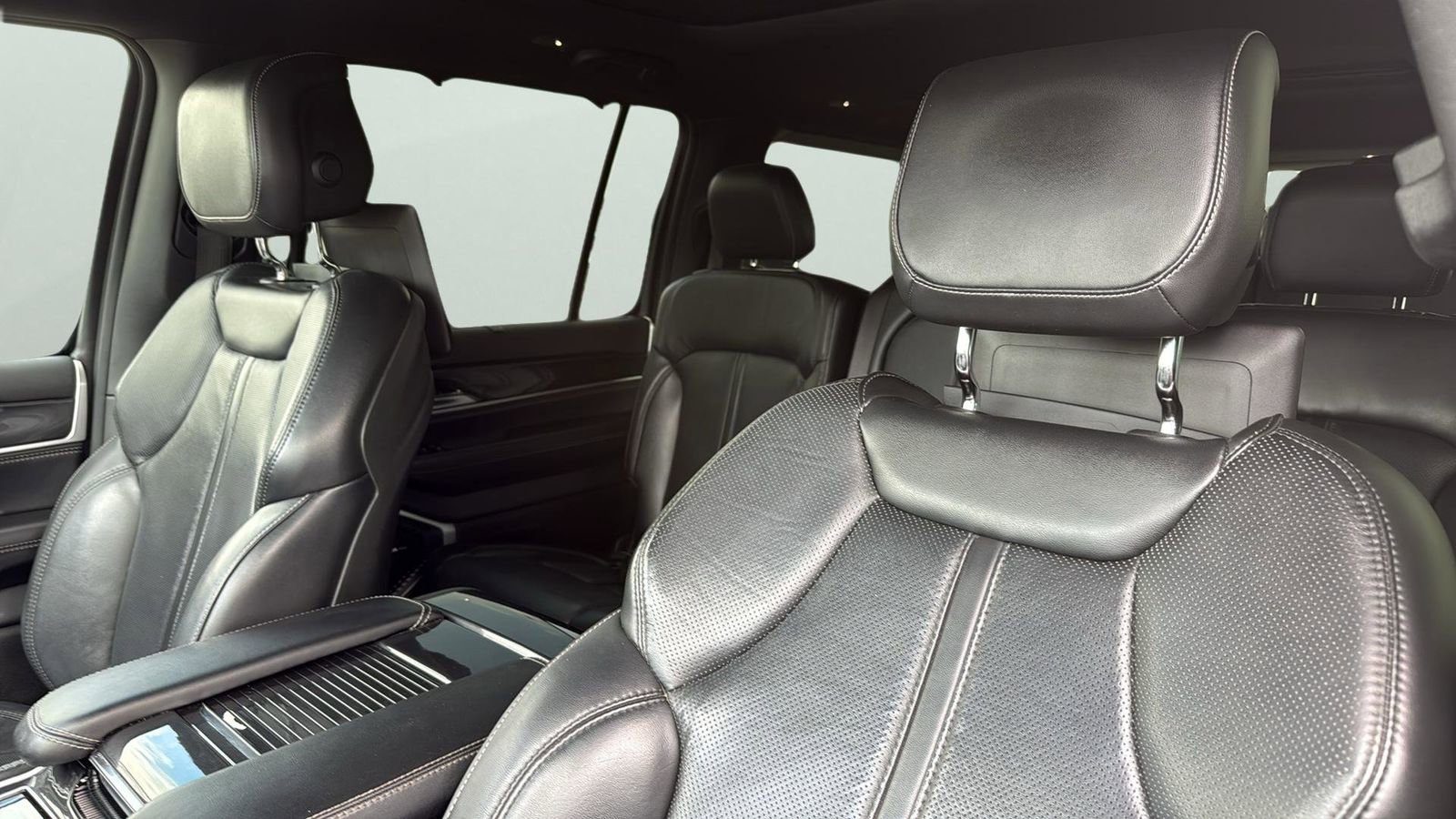 Used 2022 Jeep Wagoneer Series I w/ Convenience Group I image 10