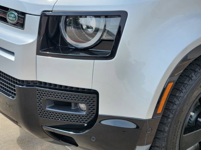 Used 2024 Land Rover Defender 90 X-Dynamic SE image 8
