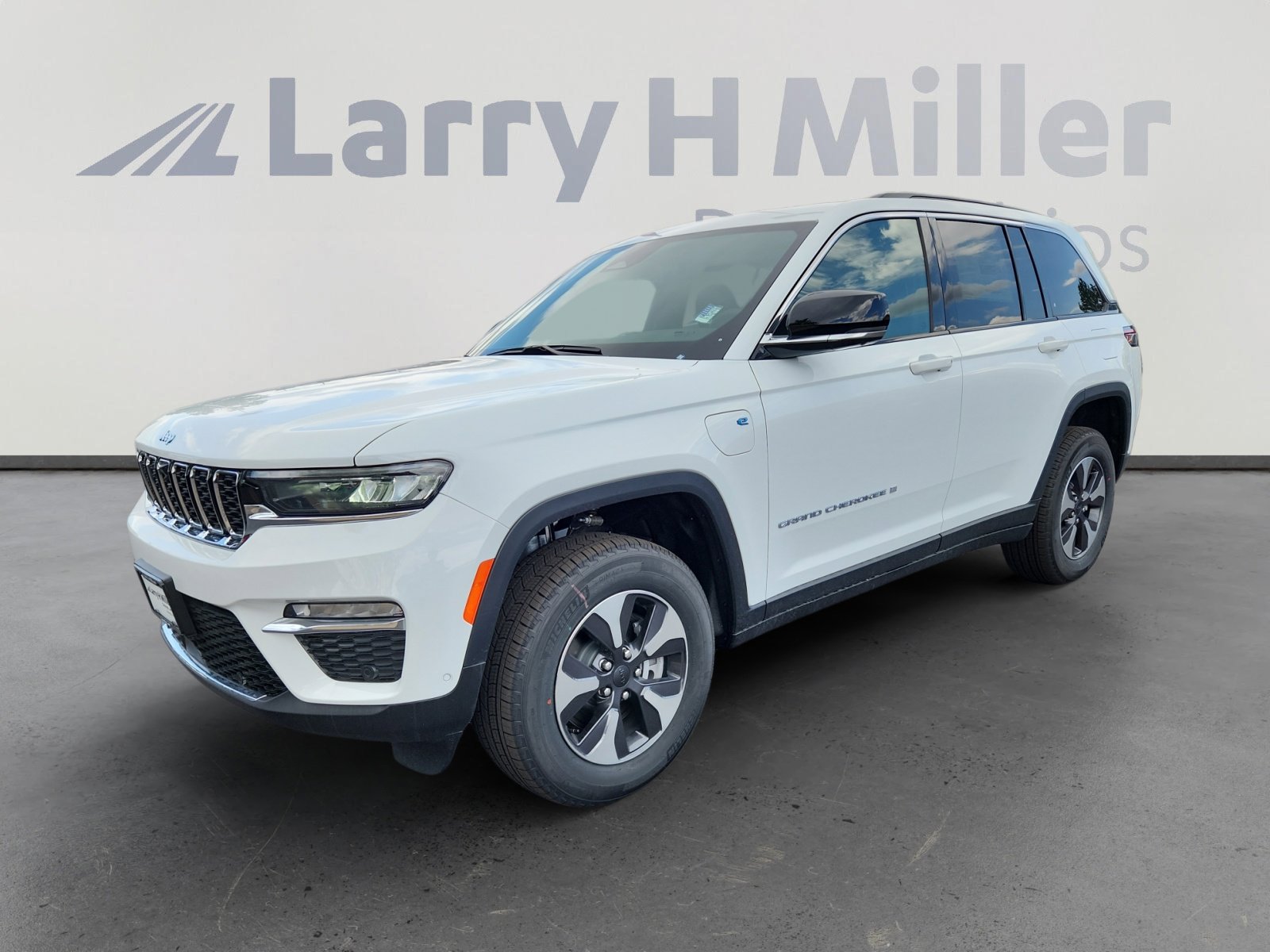 New 2025 Jeep Grand Cherokee Limited 4xe w/ Luxury Tech Group II image 1