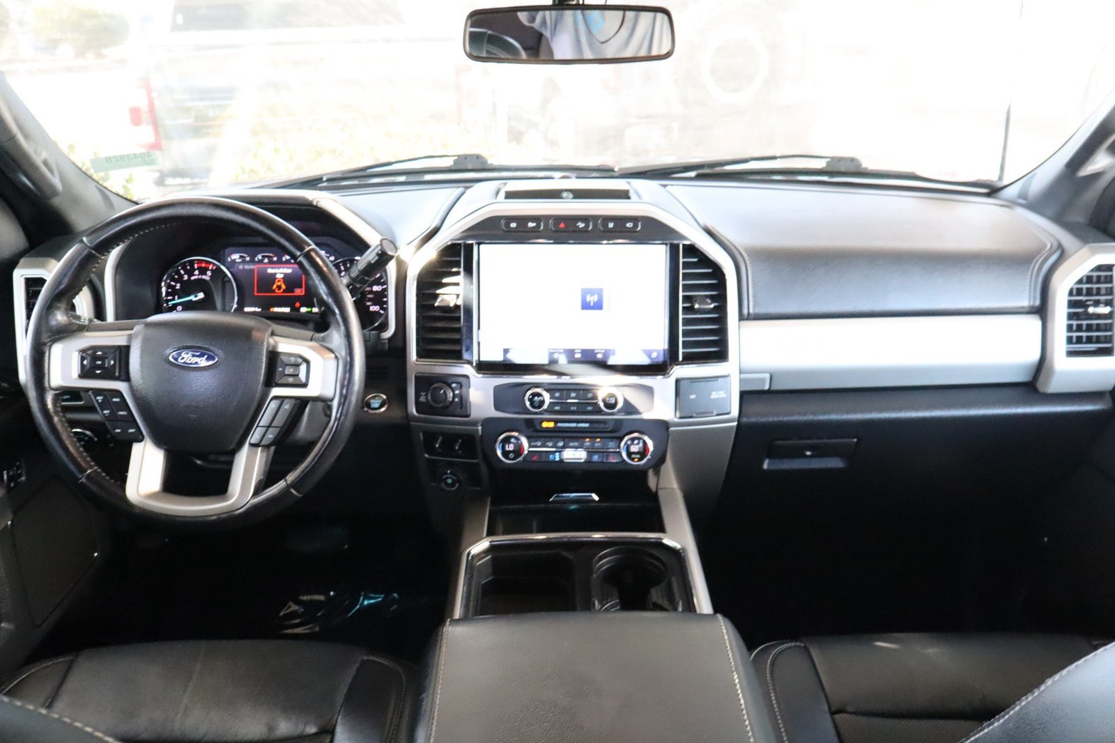 Used 2022 Ford F350 Lariat w/ Black Appearance Package AWD/4WD image 28