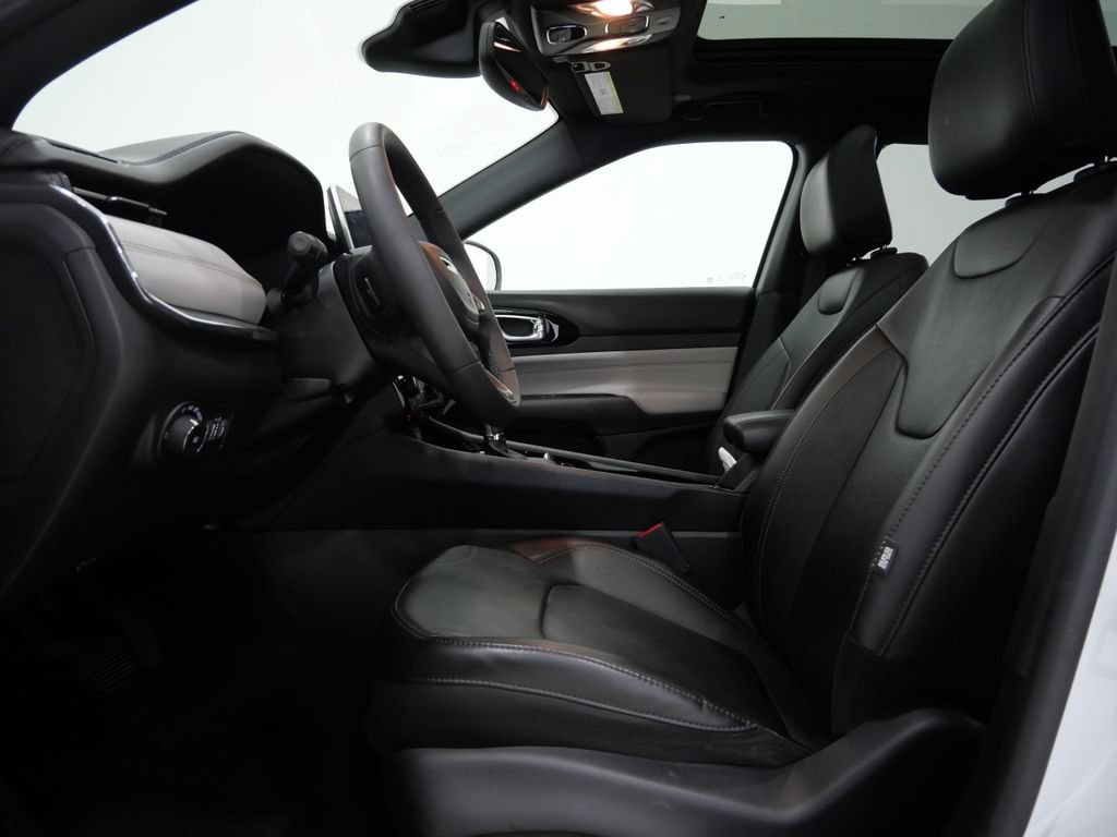 Used 2023 Jeep Compass Limited w/ Elite Group AWD/4WD image 13