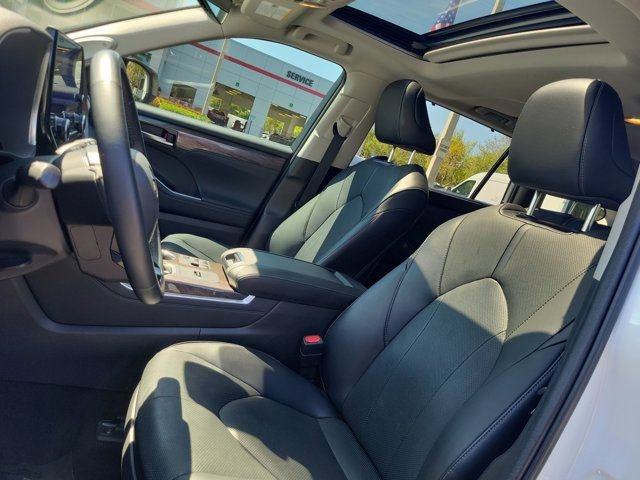 Used 2023 Toyota Highlander Limited image 23