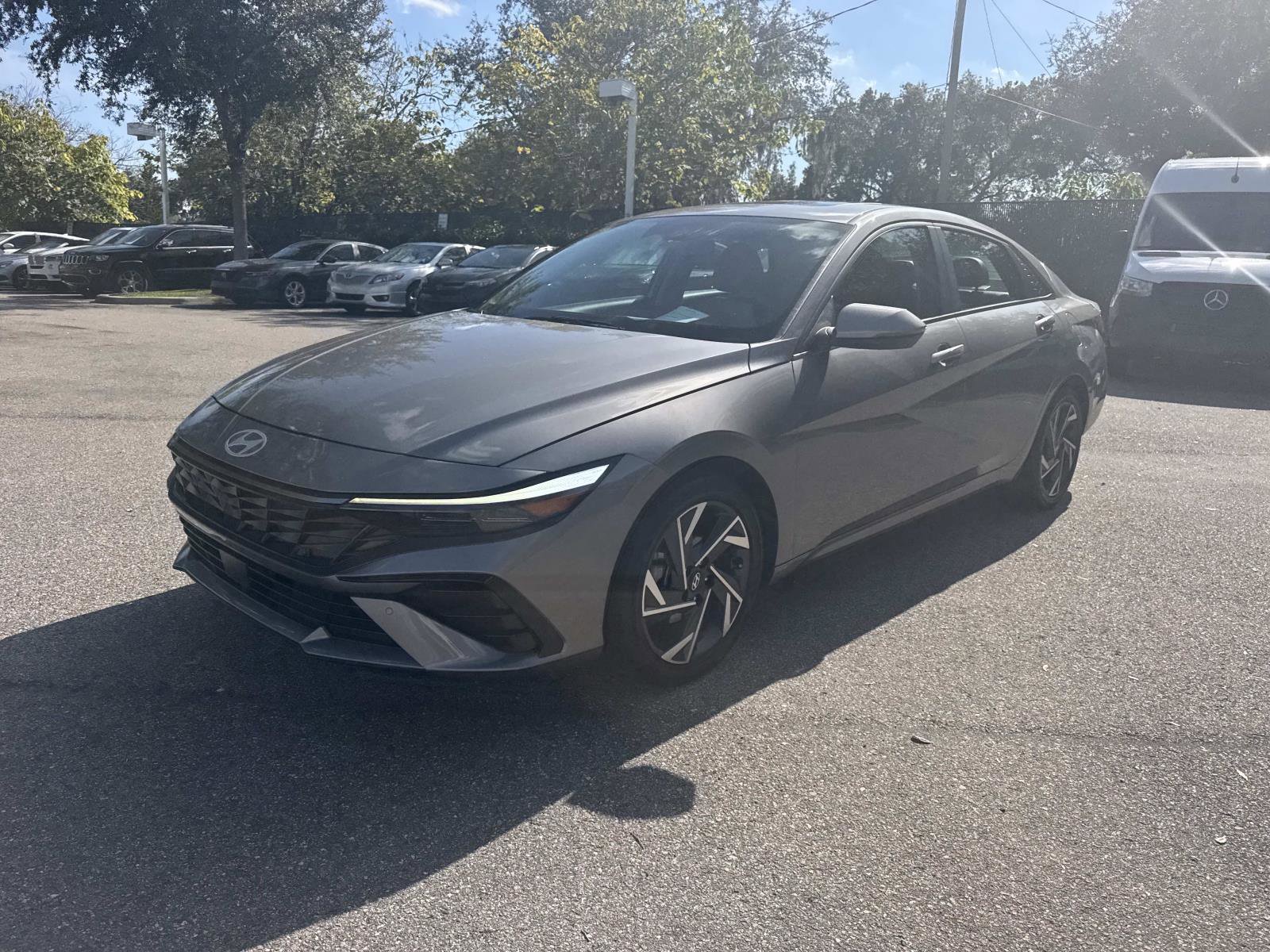 Used 2024 Hyundai Elantra Limited image 7