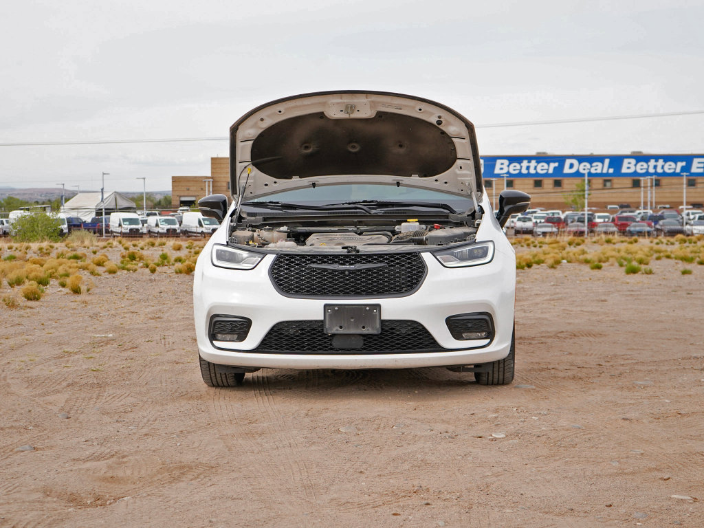 Used 2024 Chrysler Pacifica Limited image 4