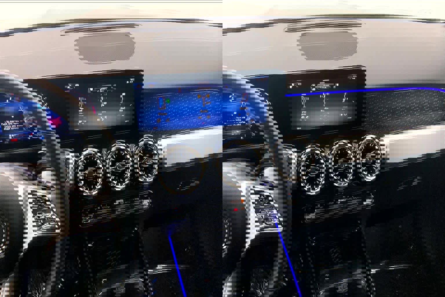 Used 2025 Mercedes-Benz GLB 250 image 26