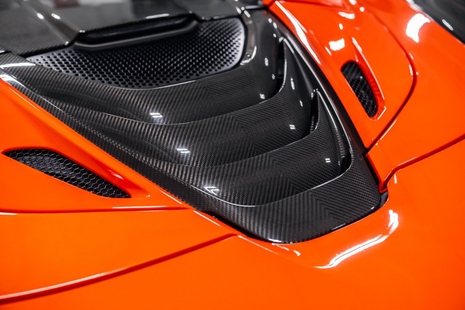 Used 2019 McLaren 720S Performance RWD image 31