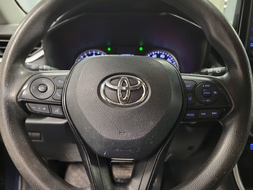 Used 2020 Toyota RAV4 XLE image 18