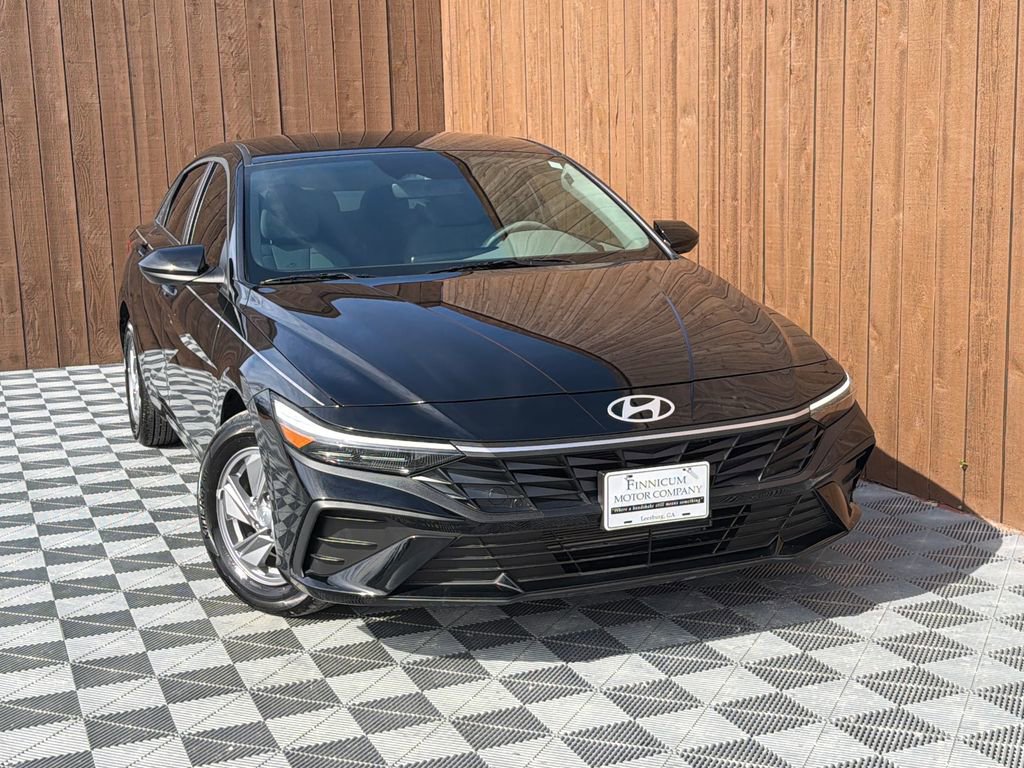 Used 2025 Hyundai Elantra SE image 7