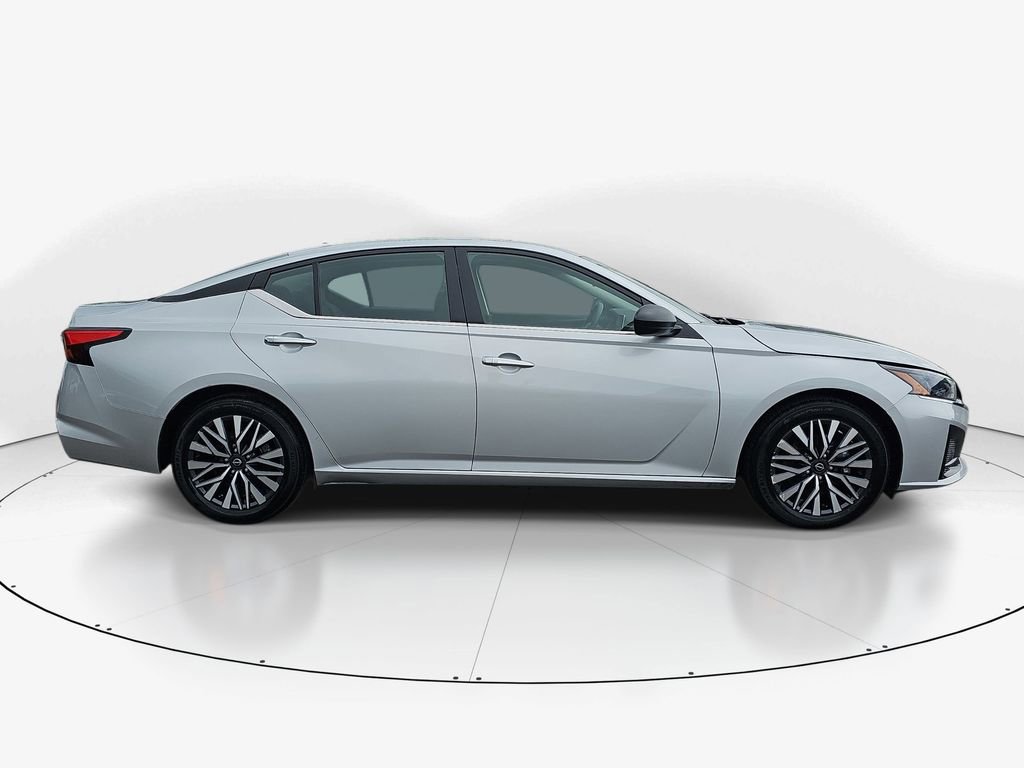 Used 2024 Nissan Altima 2.5 SV FWD image 5