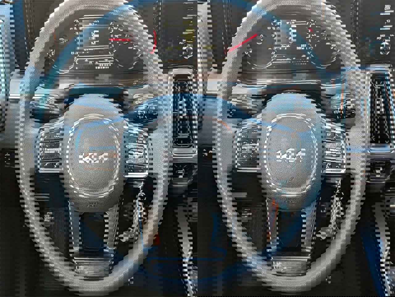 Used 2023 Kia Sorento LX image 11