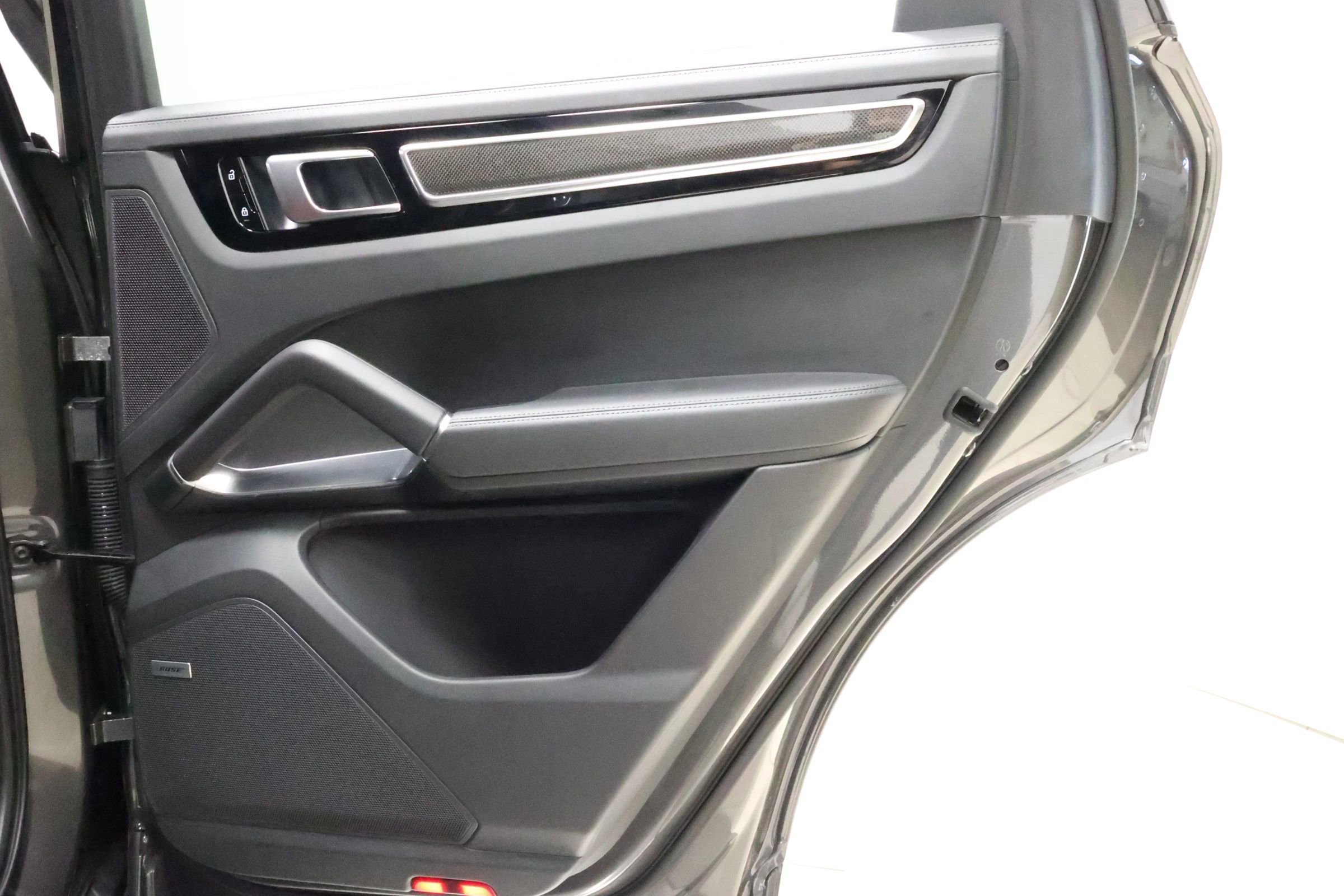 Used 2020 Porsche Cayenne Turbo image 63