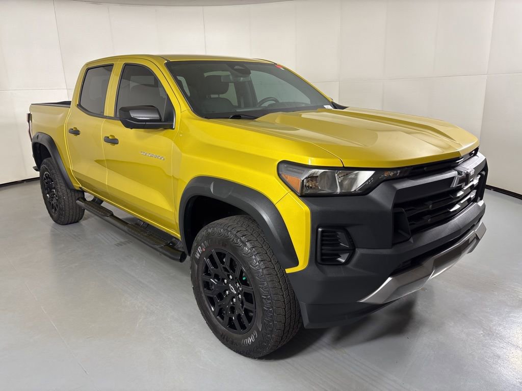 Used 2023 Chevrolet Colorado Trail Boss w/ Technology Package image 2